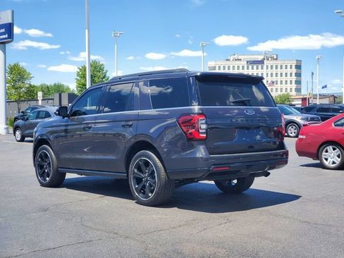 Used 2023 Ford Expedition Limited AWD/4WD image 4
