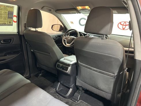 Used 2016 Toyota Highlander LE image 16