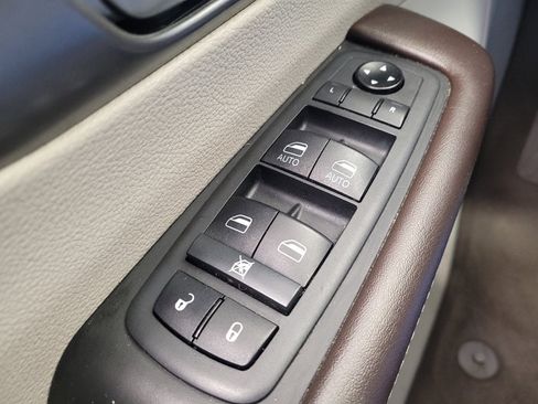 Used 2021 Chrysler Voyager Lxi FWD image 27