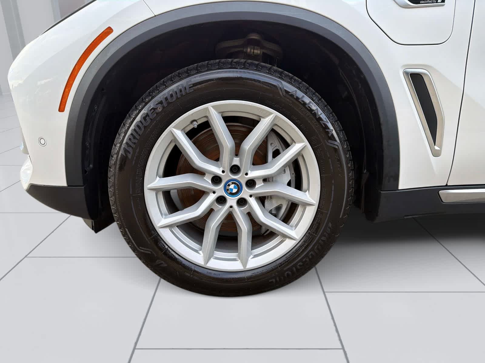 Used 2023 BMW X5 xDrive45e w/ Parking Assistance Package AWD/4WD image 9