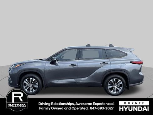 Used 2022 Toyota Highlander XLE AWD/4WD image 6