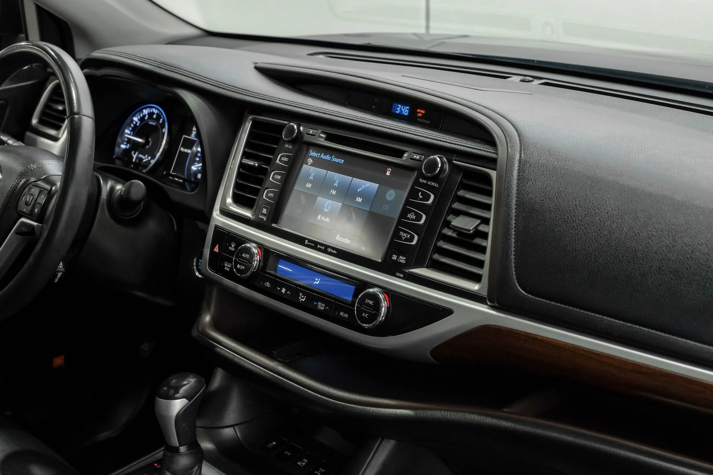 Used 2016 Toyota Highlander Limited Platinum AWD/4WD image 25