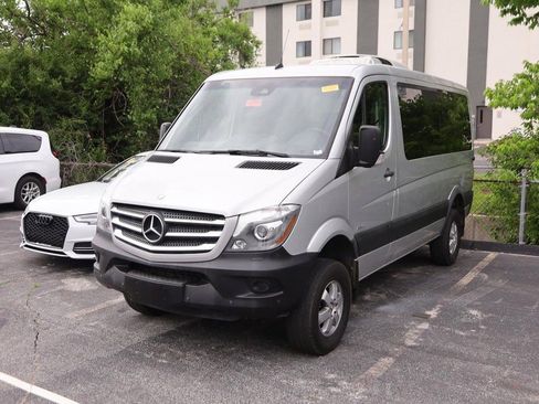 Used 2015 Mercedes-Benz Sprinter 2500 image 4