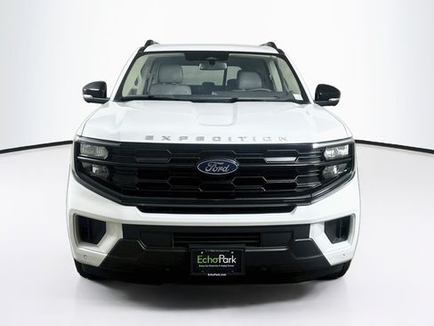 Used 2025 Ford Expedition Active AWD/4WD image 2