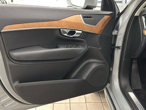 Used 2024 Volvo XC90 B5 Plus image 21