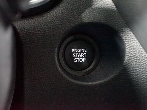 Used 2024 Toyota Corolla Cross XLE image 22