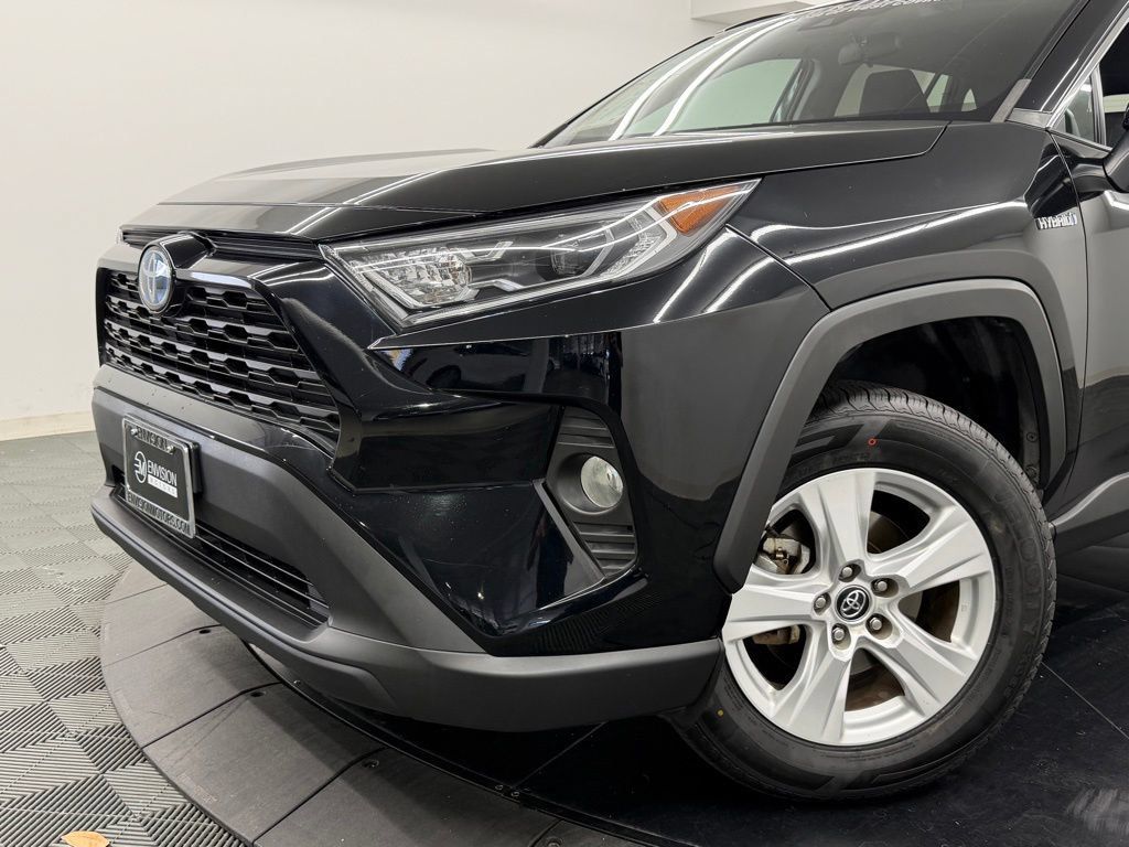 Certified 2021 Toyota RAV4 XLE w/ Carpet Mat Package (TMS) AWD/4WD image 4