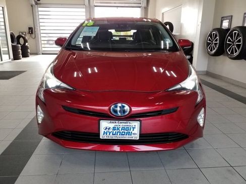 Used 2016 Toyota Prius Four Touring FWD image 16