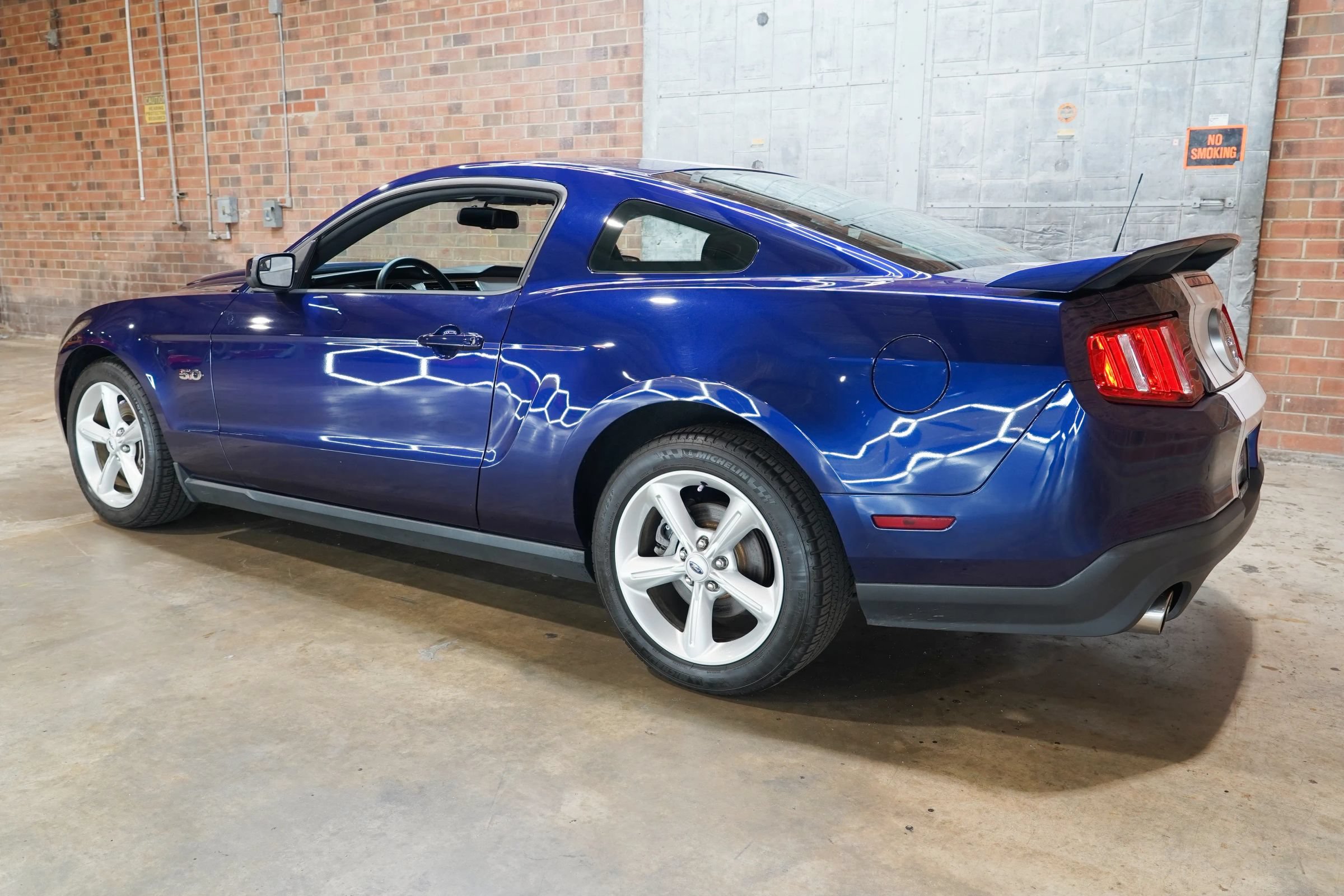 Used 2012 Ford Mustang GT Premium w/ GT Coupe Accessory Pkg 4 RWD image 8