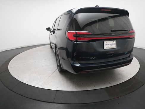 Used 2023 Chrysler Pacifica Touring-L w/ S Appearance Package image 35