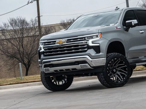 Used 2025 Chevrolet Silverado 1500 LTZ image 9
