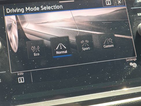 Used 2024 Volkswagen Tiguan SE R-Line AWD/4WD image 33