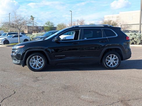 Used 2016 Jeep Cherokee Latitude w/ Cold Weather Group image 4