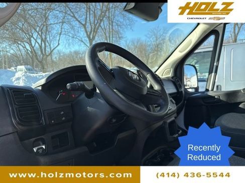 Used 2025 RAM ProMaster 2500 w/ Convenience Group image 12
