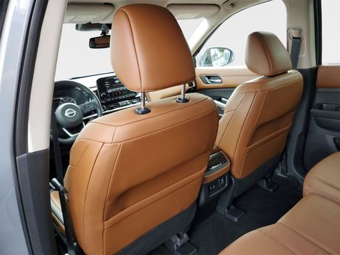 Used 2022 Nissan Pathfinder Platinum w/ Cargo Package image 19