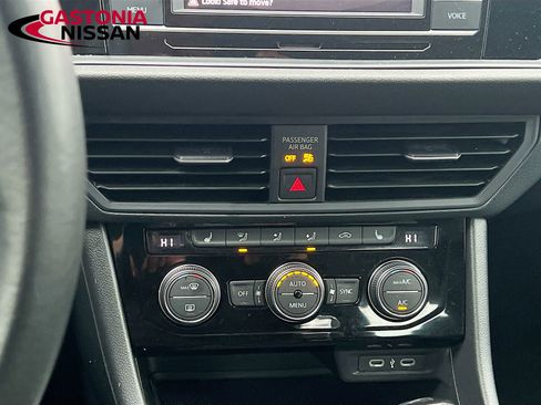 Used 2024 Volkswagen Jetta SE image 19