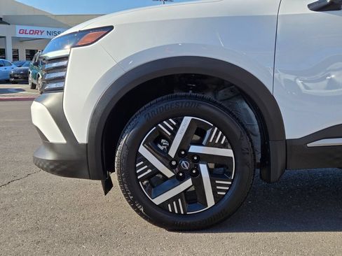 Certified 2025 Nissan Kicks SV FWD image 9