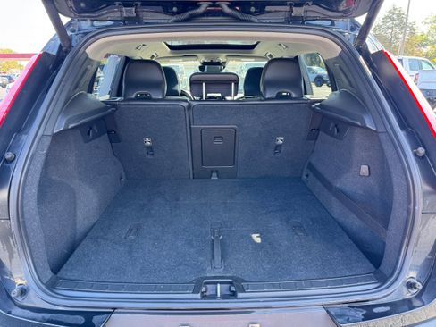 Used 2020 Volvo XC40 T5 Momentum image 14