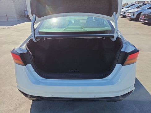 Used 2024 Nissan Altima 2.5 SR FWD image 6