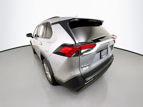 Used 2021 Toyota RAV4 XLE Premium image 8