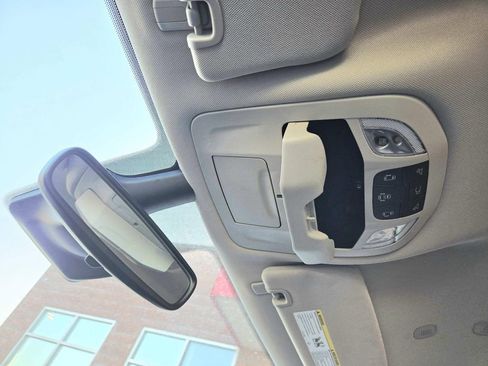 Used 2024 Chrysler Pacifica Touring-L image 33