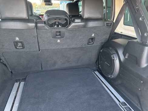 Used 2019 Jeep Wrangler Unlimited Rubicon image 16