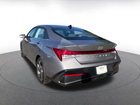 Used 2025 Hyundai Elantra SEL image 11