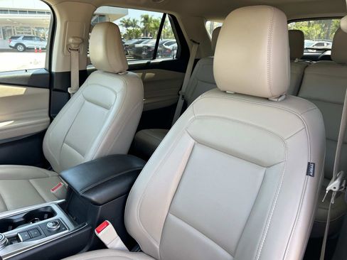 Used 2023 Ford Explorer XLT w/ Equipment Group 202A image 20