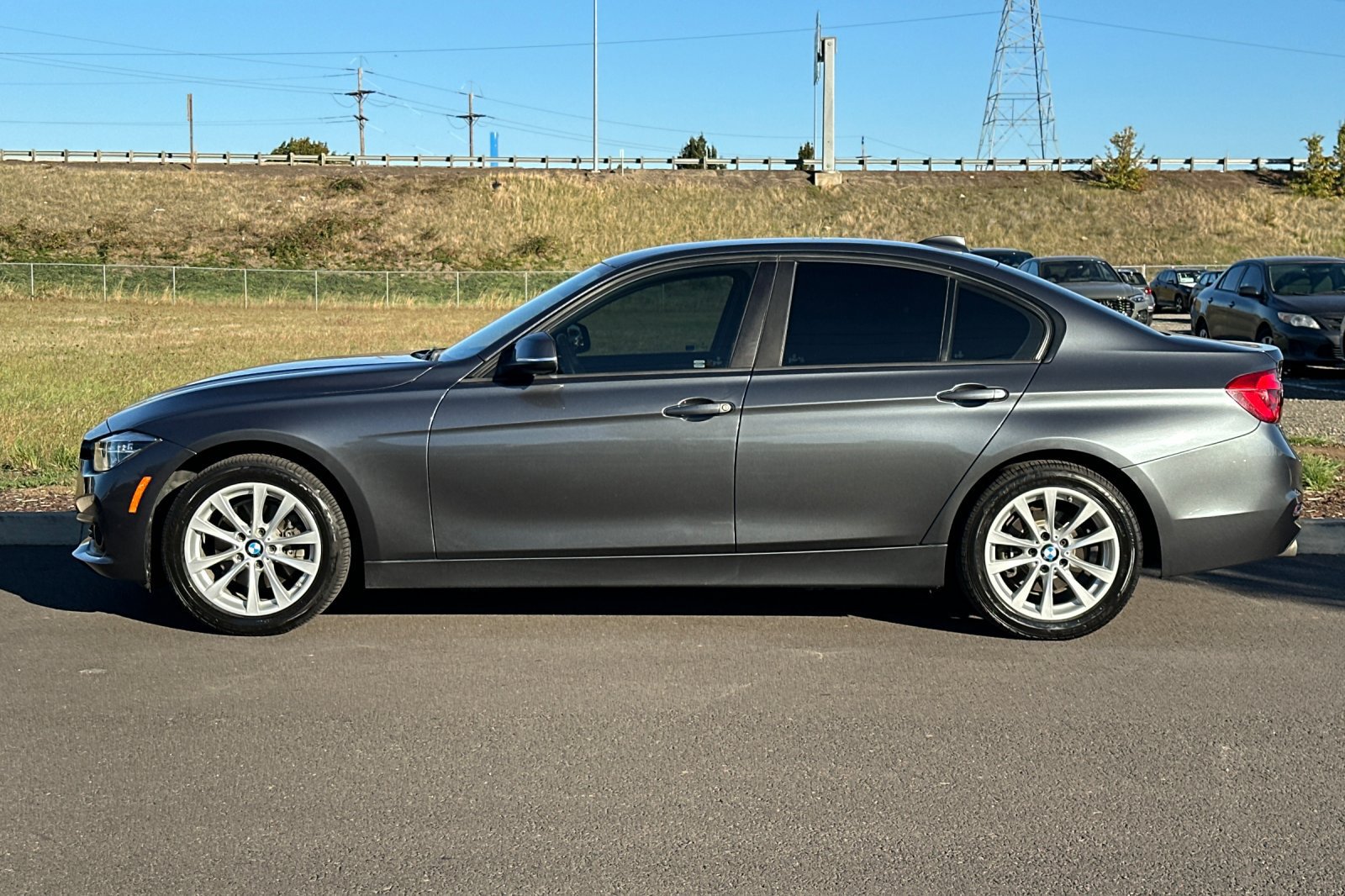 Used 2018 BMW 320i Sedan RWD image 6
