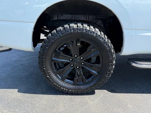 Used 2018 Nissan Titan SV w/ SV Convenience Package image 44