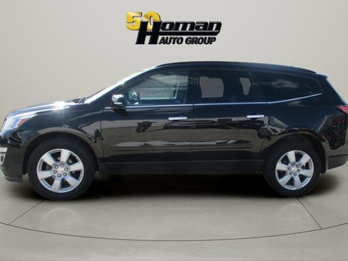 Used 2016 Chevrolet Traverse LT w/ Style and Technology Package FWD image 2