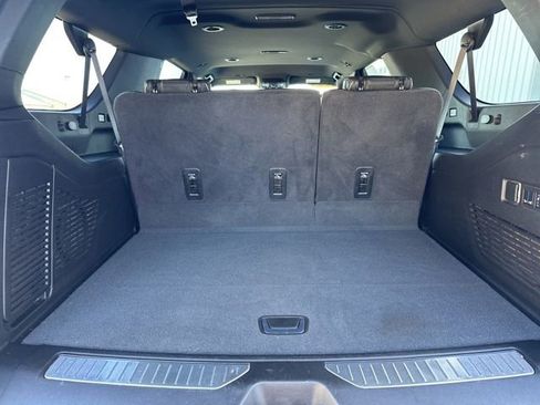 Used 2024 Chevrolet Suburban Premier image 43