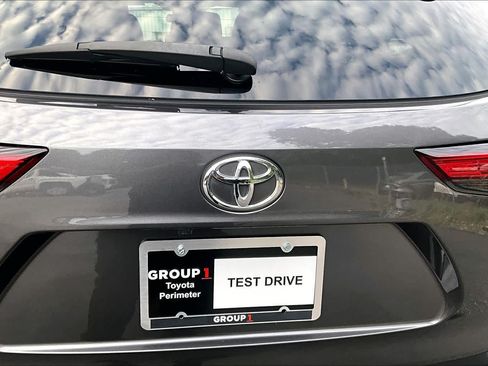 Used 2023 Toyota Highlander L FWD image 31