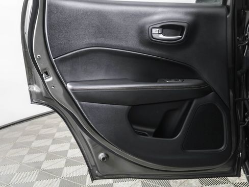 Used 2018 Jeep Compass Latitude w/ Popular Equipment Group image 38