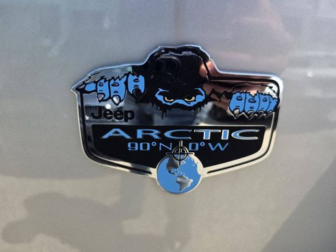 Used 2012 Jeep Wrangler Sahara AWD/4WD image 24