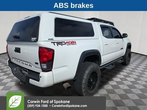Used 2019 Toyota Tacoma TRD Off-Road w/ Technology Package image 10