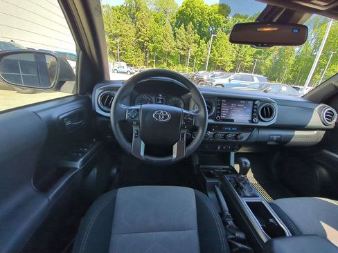 Used 2021 Toyota Tacoma TRD Off-Road AWD/4WD image 30