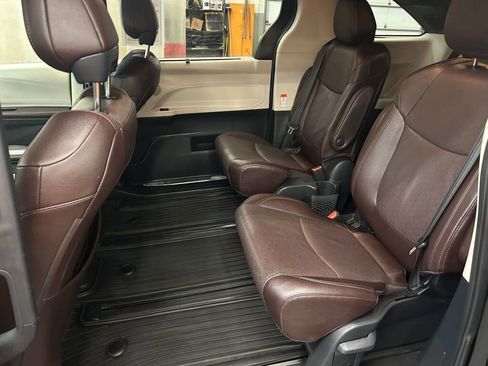 Certified 2021 Toyota Sienna Platinum image 11