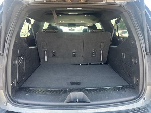 Used 2022 Chevrolet Suburban LT RWD image 13