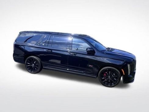 Certified 2026 Cadillac Escalade ESV V w/ LPO, ONYX Package AWD/4WD image 5