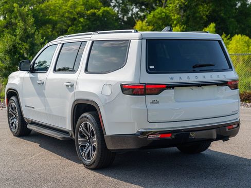 Used 2024 Jeep Wagoneer Series II w/ Flexible Seating Group RWD image 6