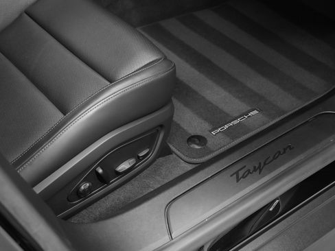 Used 2023 Porsche Taycan image 19