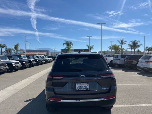 Used 2025 Jeep Grand Cherokee Laredo X w/ Luxury Tech Group I image 7