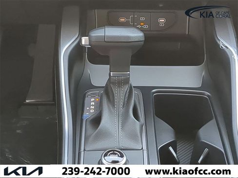 Used 2025 Kia Sorento LX image 19