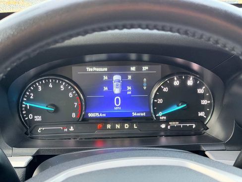 Used 2022 Ford Explorer XLT image 30