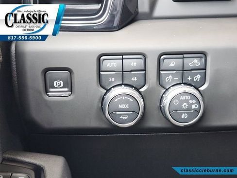Used 2025 GMC Sierra 2500 AT4 w/ Technology Package AWD/4WD image 24