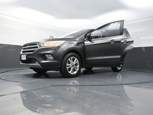 Used 2017 Ford Escape SE image 34