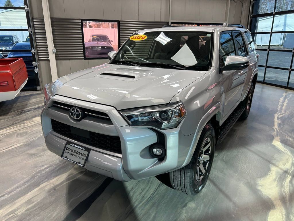 Used 2024 Toyota 4Runner TRD Off-Road Premium AWD/4WD image 2
