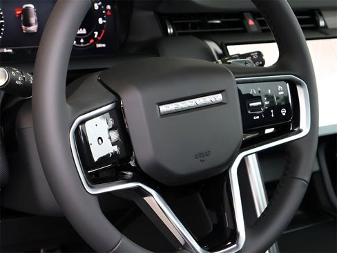 New 2025 Land Rover Discovery Sport Dynamic SE image 41