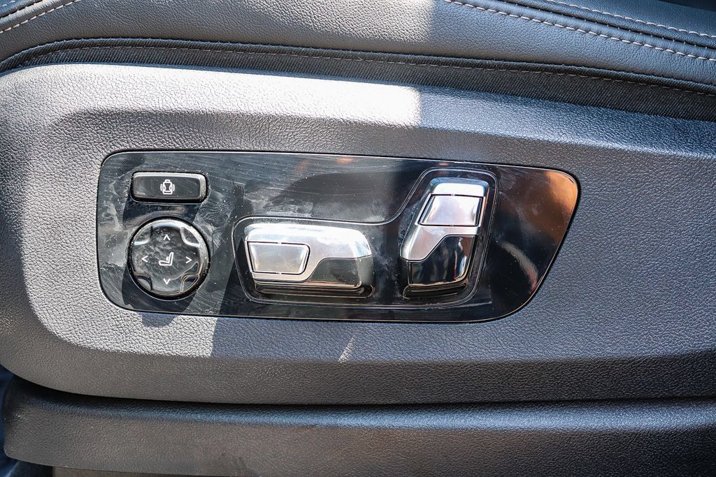 Used 2026 BMW X7 xDrive40i w/ M Sport Package AWD/4WD image 21